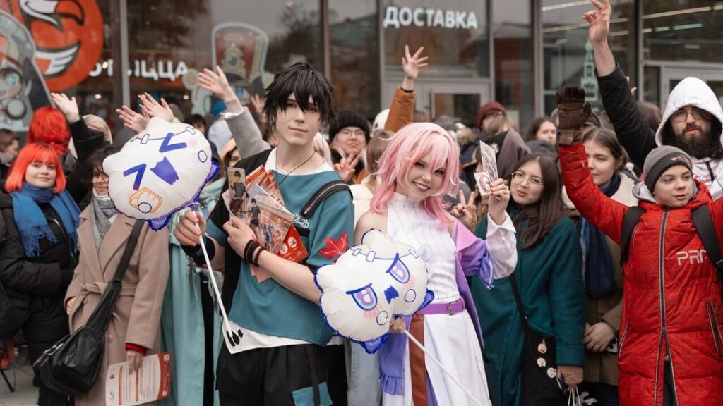 Honkai Star Railがロシア料理チェーン店DoDoピザとコラボ。 多くのロシアファンがグッズを求めてレストランに大混雑した。