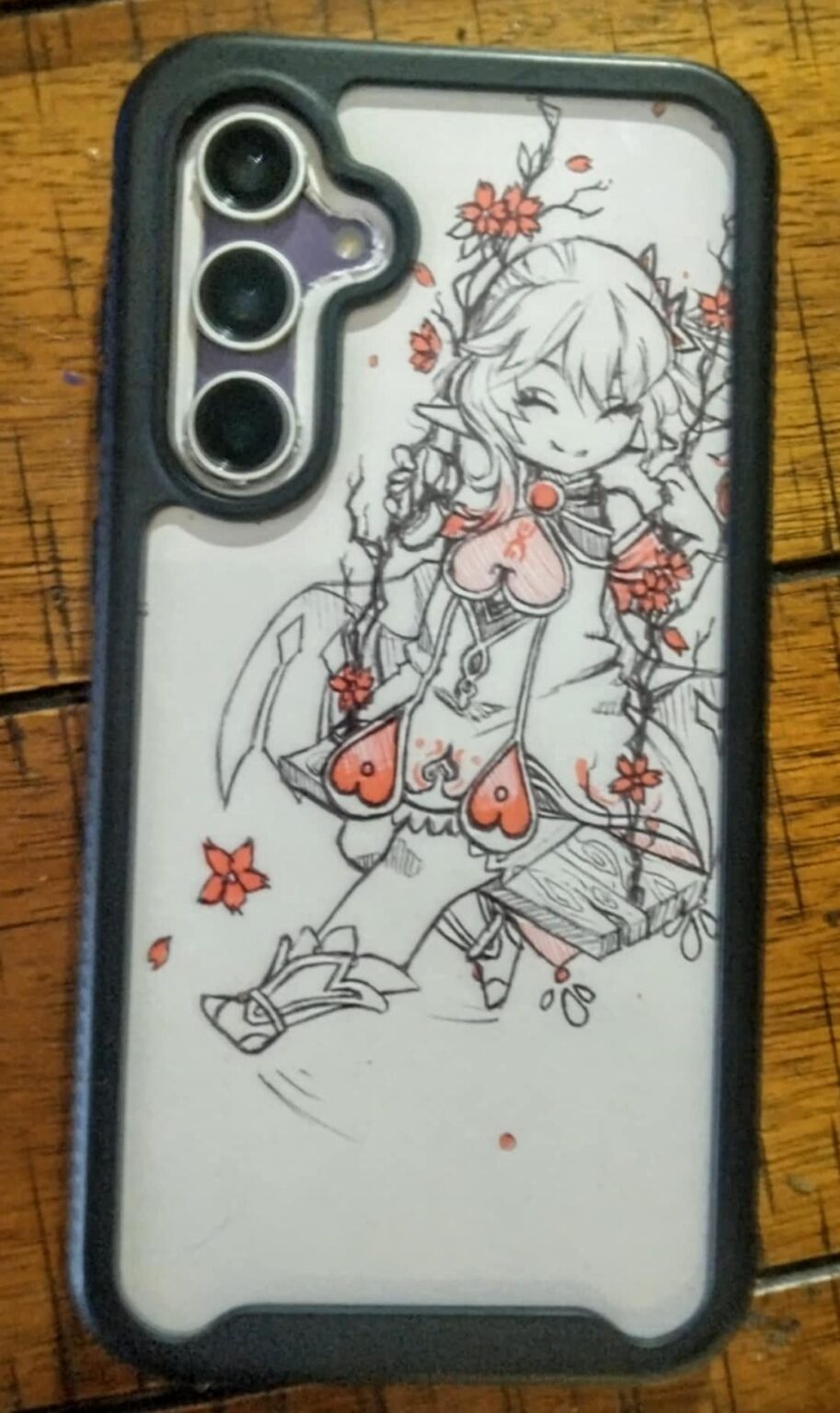 携帯ケースを可愛くするために小さな花のナヒダを作りました