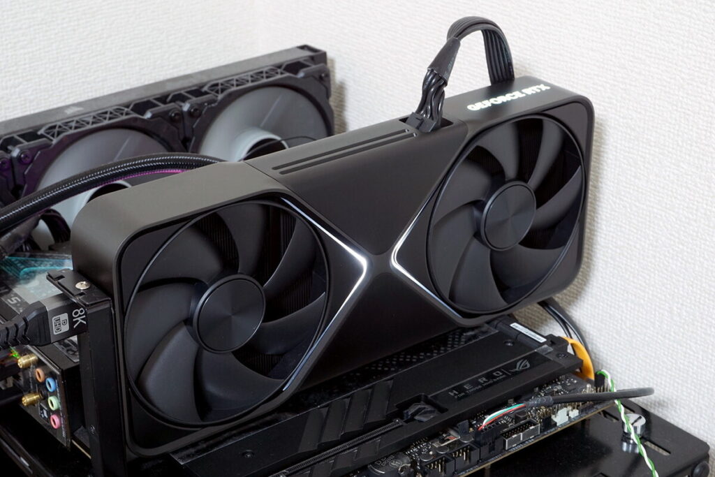 DLSS 4のマルチフレーム生成の威力を見よ! ゲームとAIが融合する「NVIDIA GeForce RTX 5090」レビュー DLSS 4のマルチフレーム生成の威力を見よ! ゲームとAIが融合する「NVIDIA GeForce RTX 5090」レビュー