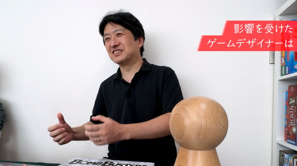 存在感がすごいSdJのトロフィー。画角の関係でインタビュー動画にも終始がっつり写り込んでいます