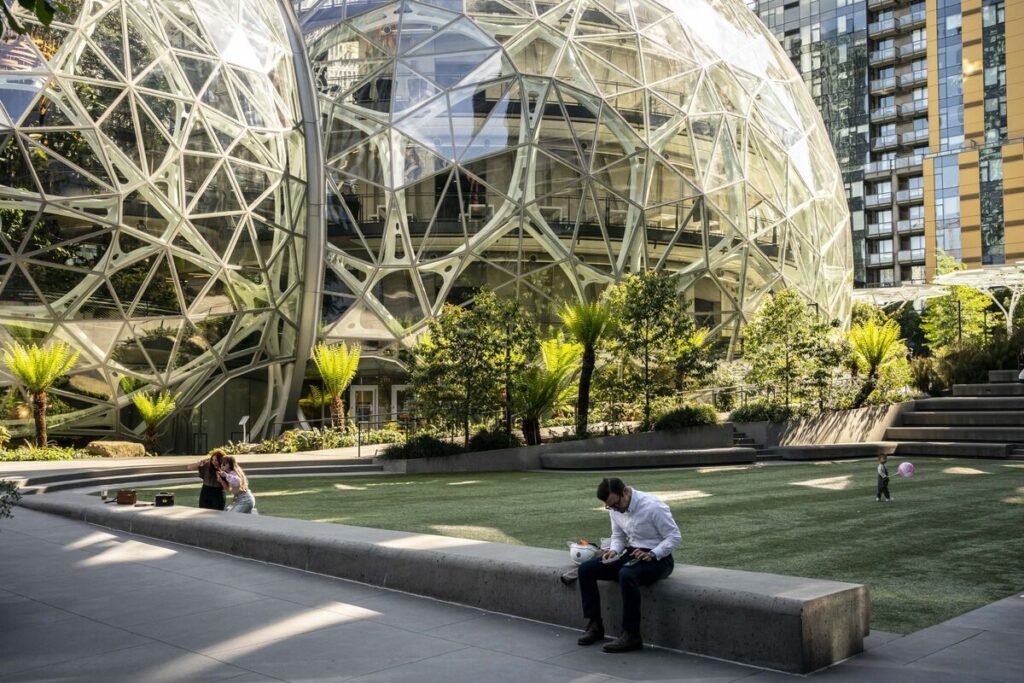 アマゾン、オフィス職3万人削減を計画-ゲームやクラウド事業などで – Bloomberg アマゾン、オフィス職3万人削減を計画-ゲームやクラウド事業などで - Bloomberg