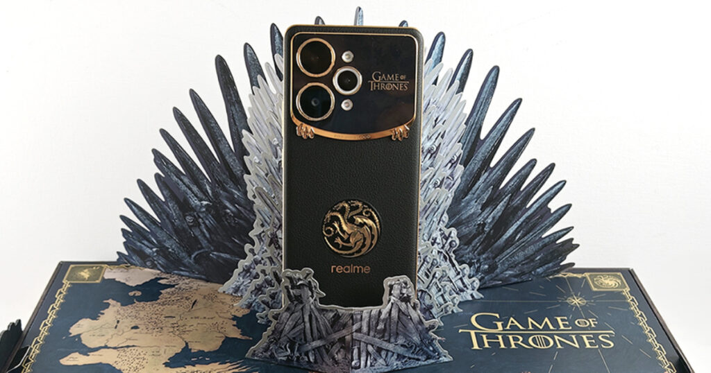 「ゲーム・オブ・スローンズ」とコラボした中世バトルゲーム風スマホ「realme 15 Pro 5G Game of Thrones」を実機チェック (2025年10月20日) 「ゲーム・オブ・スローンズ」とコラボした中世バトルゲーム風スマホ「realme 15 Pro 5G Game of Thrones」を実機チェック (2025年10月20日)