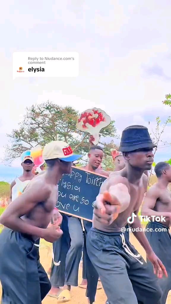 パーティーには少し遅れましたが...