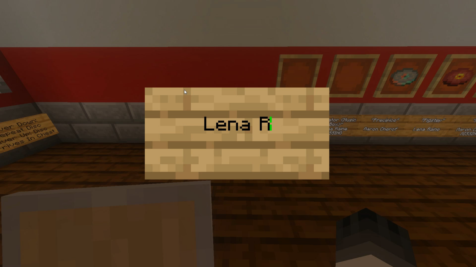 レナ・レインの名前は看板で検閲され続けている