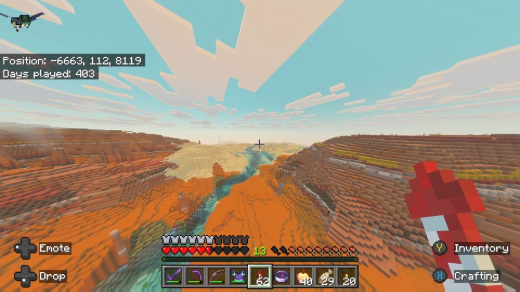 この空飛ぶ青い立方体は何ですか？