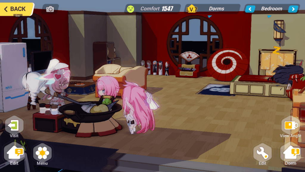 キッチンに3人のエリシア 💗