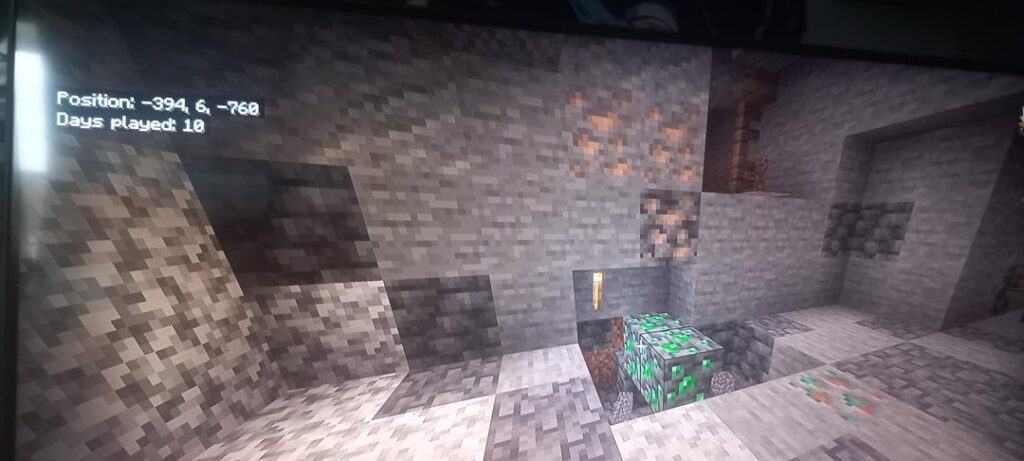 2 つのディープスレート エメラルド鉱石