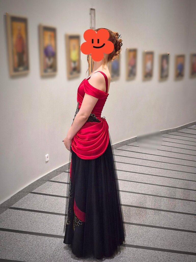 私の卒業生のドレスをデザインしましたが、誤って Sylus でコーディングされましたか?