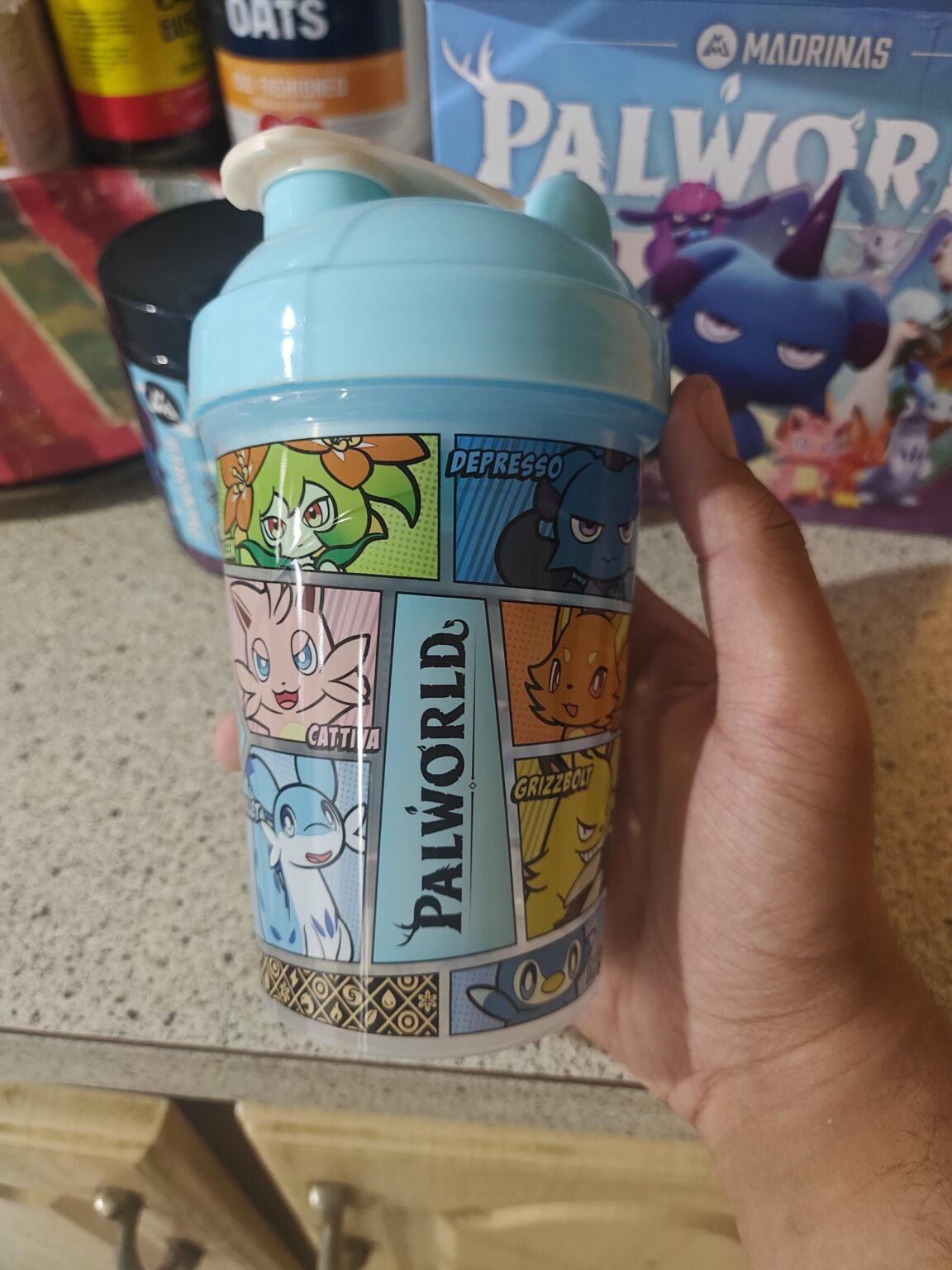 カップを置けない