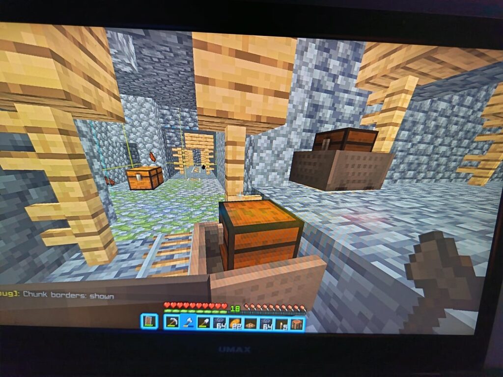 見つかった 2 つのトロッコ チェストが隣り合って出現し、同じチャンク シード内にゾンビ ダンジョンが出現します:-6662960287398373497