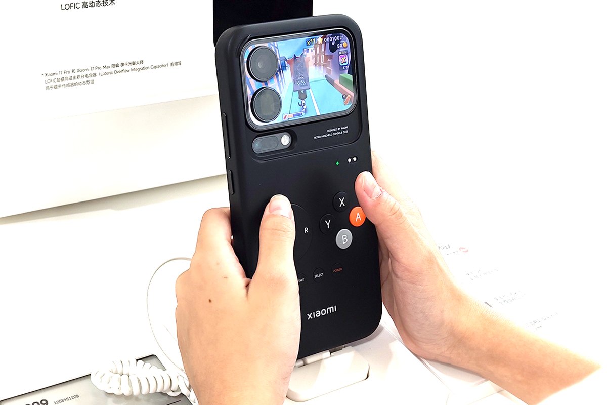 Xiaomi 17 Pro Maxの背面がゲーム機になる

