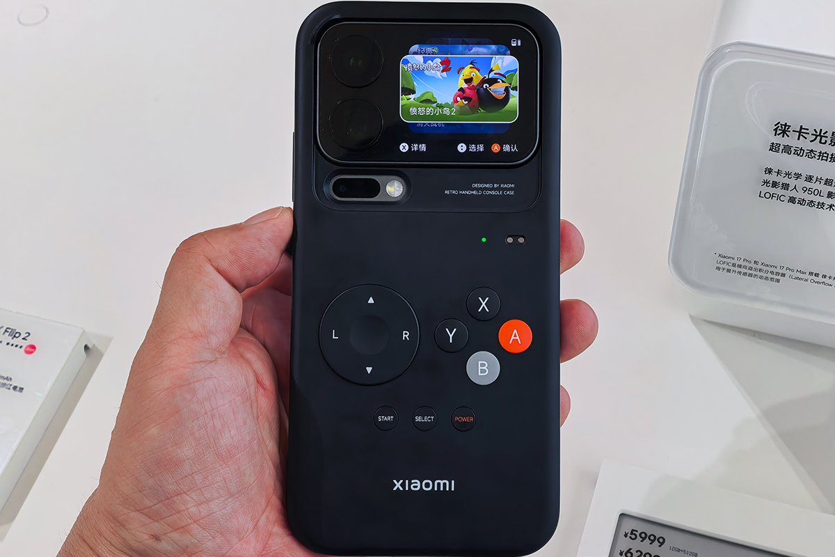 ゲームのメニュー画面は無くカード型にスタックされて表示