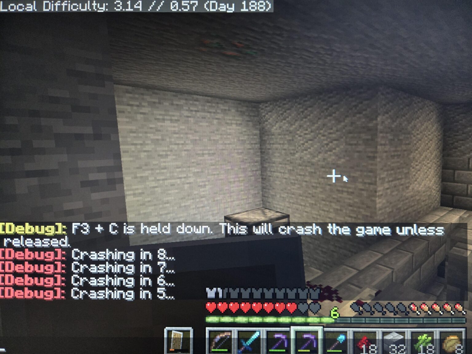 初めて見たのですが、なぜこうなるかわかる人いますか？