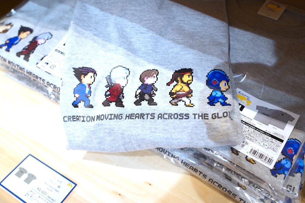 Tシャツ（グレー） 撮影：タナカシノブ　(C)CAPCOM