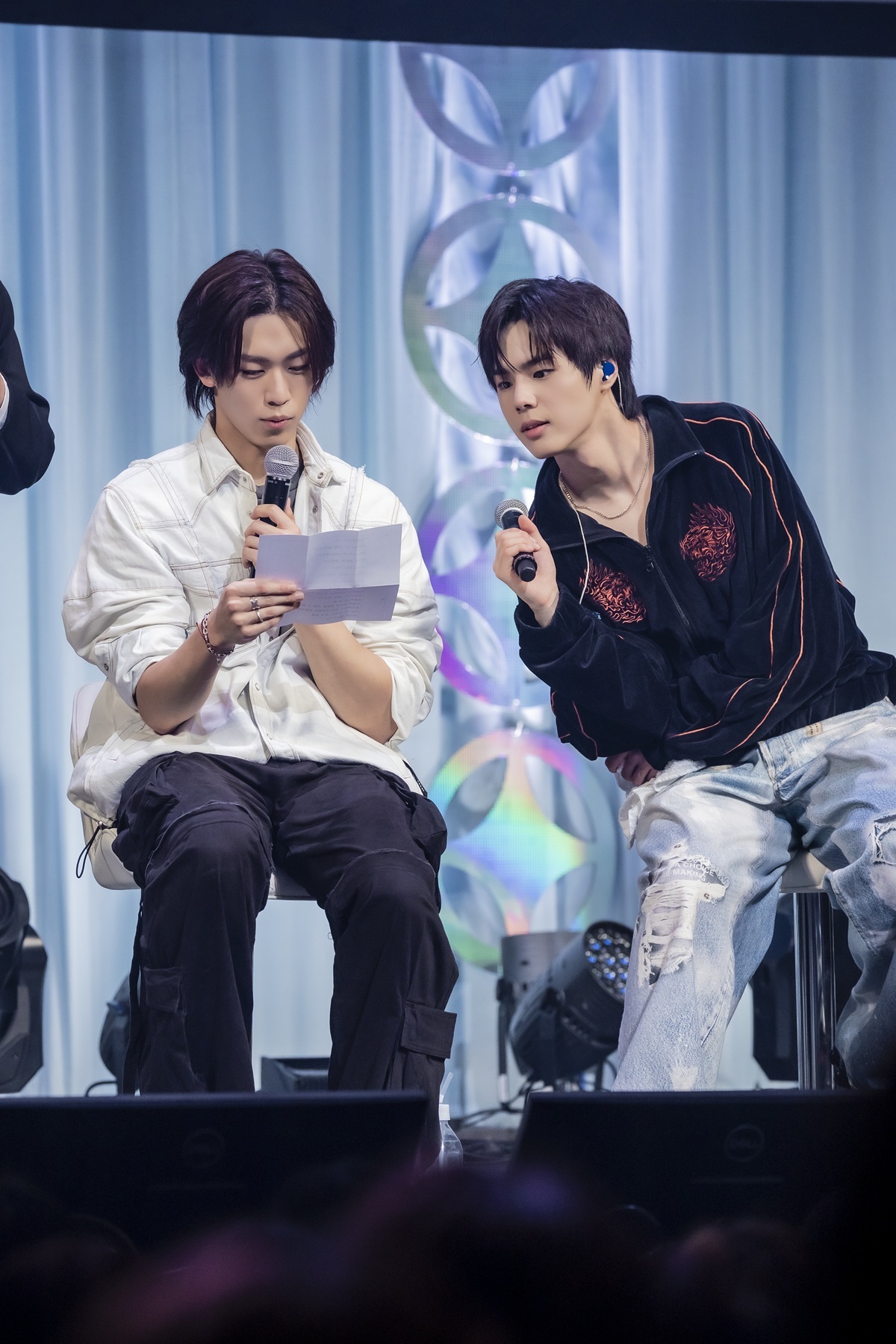 写真左から：パク・ソクジュン、ファン・ソンビン