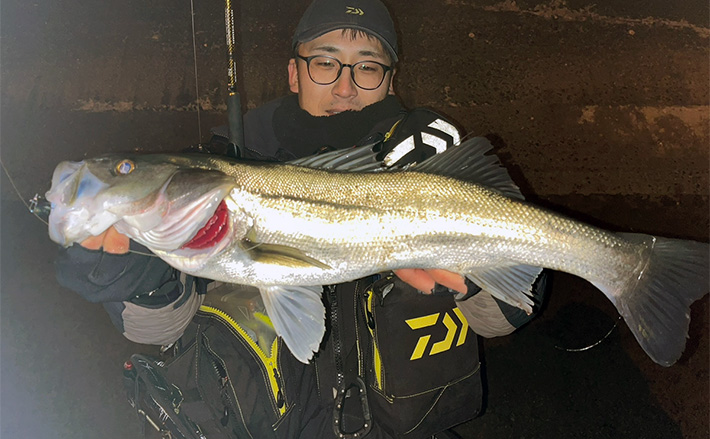 気温1℃「極寒」ナイトシーバスゲームで良型シーバス浮上！　セイゴサイズは連発 (2025年12月23日) - エキサイトニュース