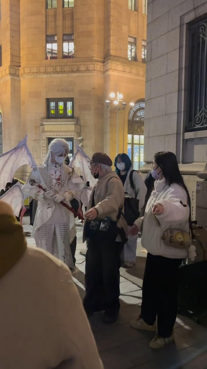 シルバーウィング・フィーンド コスプレ