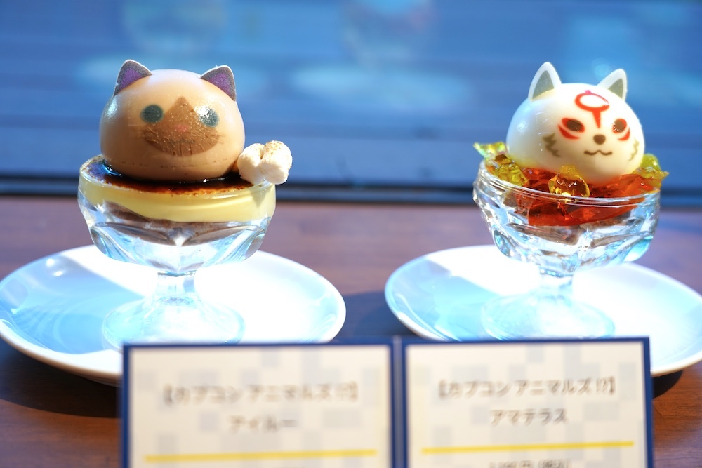 デザートの【カプコン アニマルズ!?】アイルーと【カプコン アニマルズ!?】アマテラス 撮影：タナカシノブ　(C)CAPCOM
