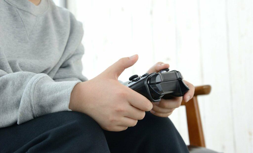 マイクラは子どもの学びにつながるの？　「上手に導けば理科全般の学びに」とマインクラフトの“プロ” | AERA with Kids＋