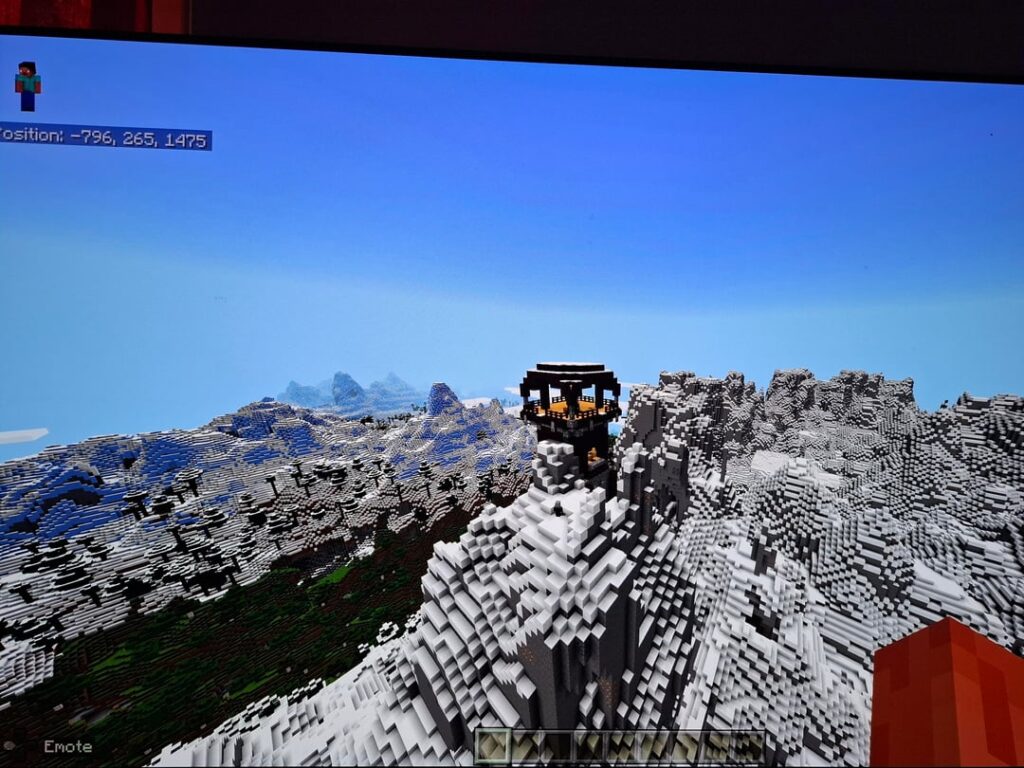 岩盤で見つけた山の要塞。私は中年の女性で、実際にはゲームはしませんが、世界を探索するのが好きです。ゴンドール・ロットルを思い出します。