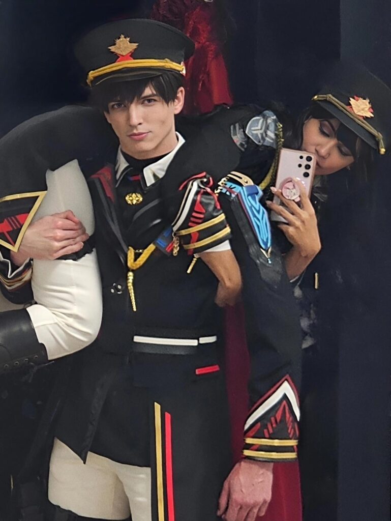 ケイレブ大佐とMCのコスプレ