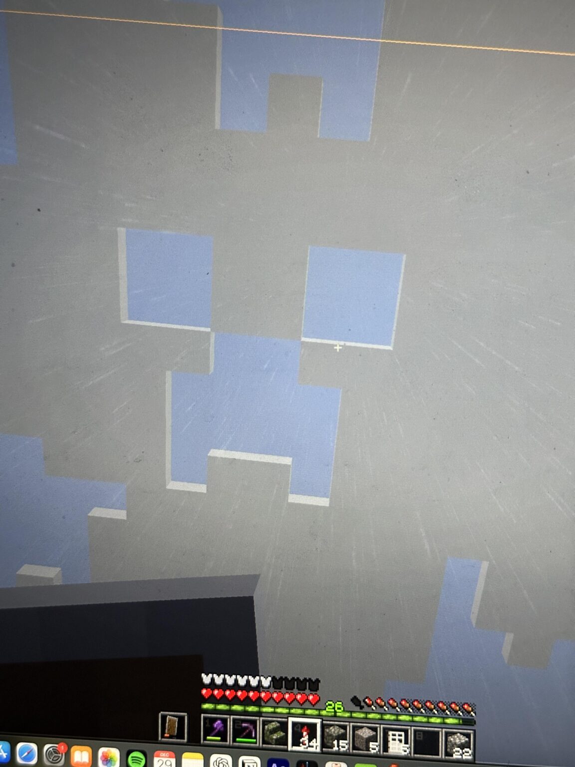 雲の中のツタの顔