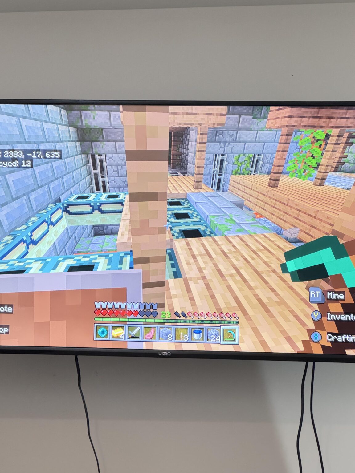 エンドポータルと試験室が統合され、廃坑が統合され、村の下にある緑豊かな洞窟が統合されました。