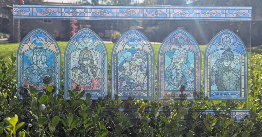 人工ステンドグラスの透明ステッカーを作成しています。これは LaDS ファンアート コンテストへの応募作品です。