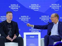 イーロン・マスクがダボス会議にサプライズ登場。彼の語ったロボットとAIの未来とは？ | Business Insider Japan