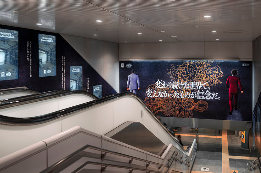 田園都市線・渋谷駅の階段壁面サイネージ（渋谷7番ボード）