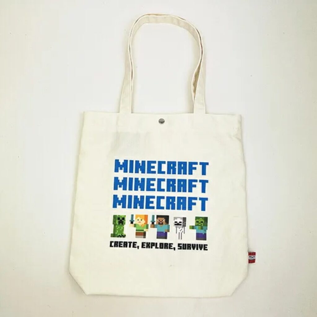 マインクラフトのゲームの世界観がバッグにしっかりデザインされている、、！マイクラファンにはたまらないトートバッグです。 | Perfect World Tokyo