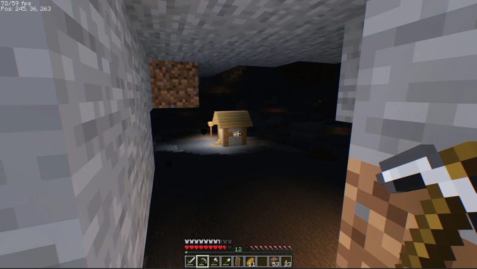 洞窟でこれを見つけました💀