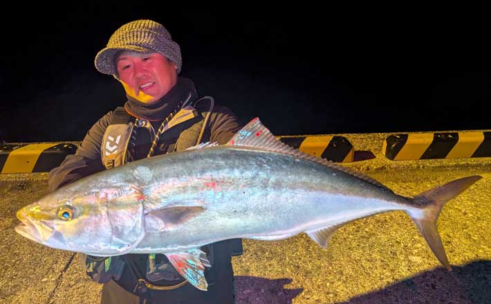 夜の堤防ブリゲームで6尾キャッチ【熊本・茂串漁港】シンペンただ巻きに好反応 (2026年1月19日) - エキサイトニュース