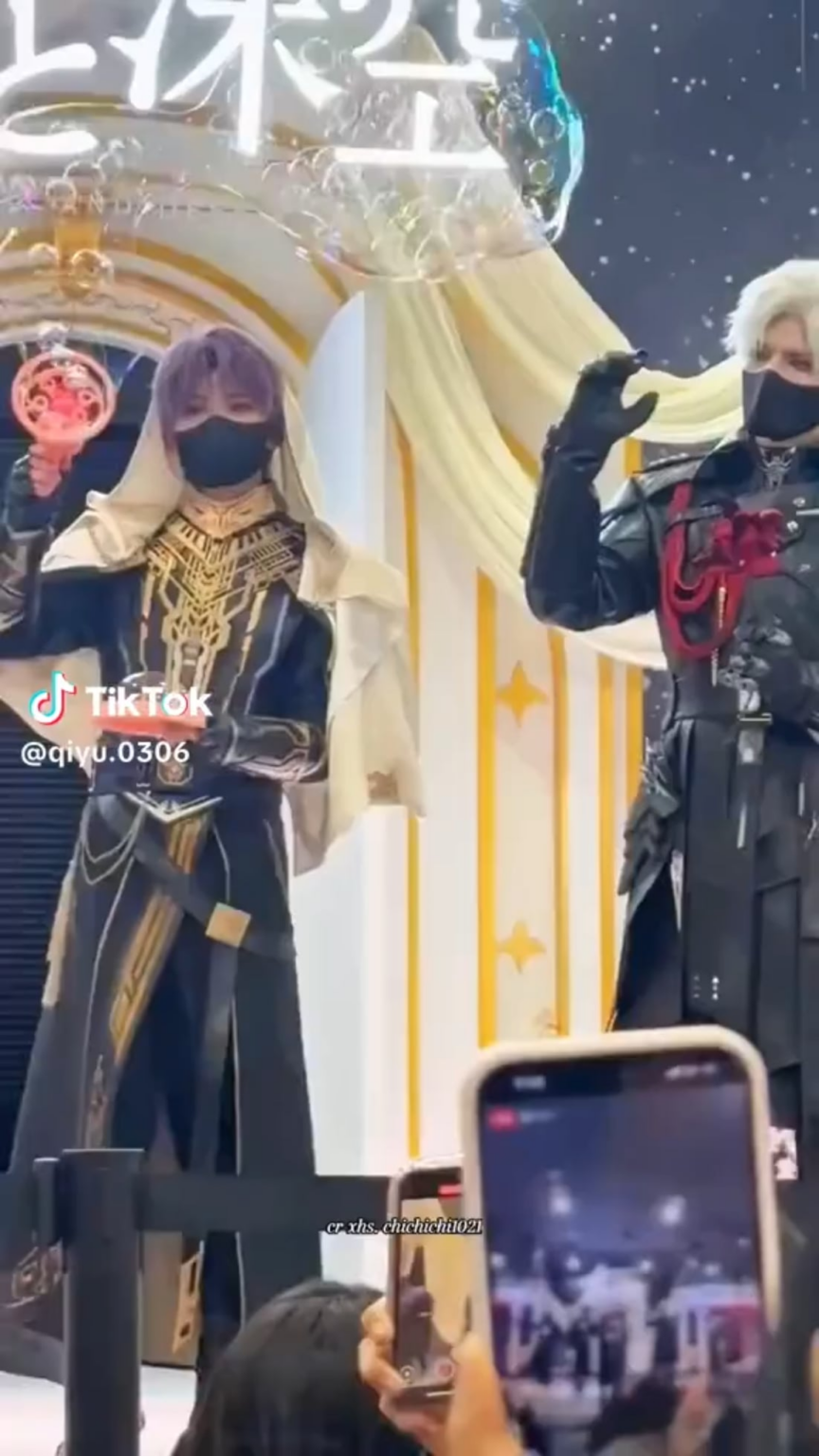 彼らはラファエルをいじめています😭