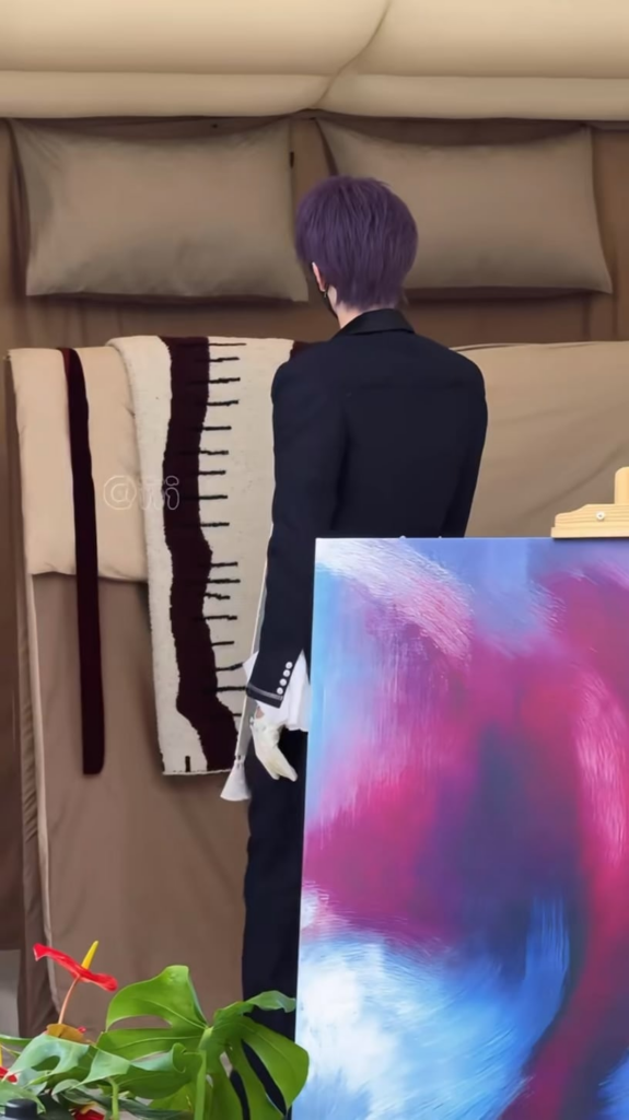 彼が行って自分を縛り付けた方法 🤭