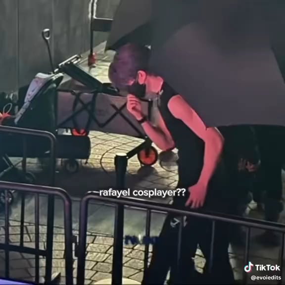 ラファエルコスプレイヤーは決して期待を裏切りません!!