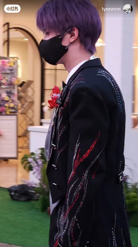 ウエディングスーツを着たラファエルを再び見ました!!