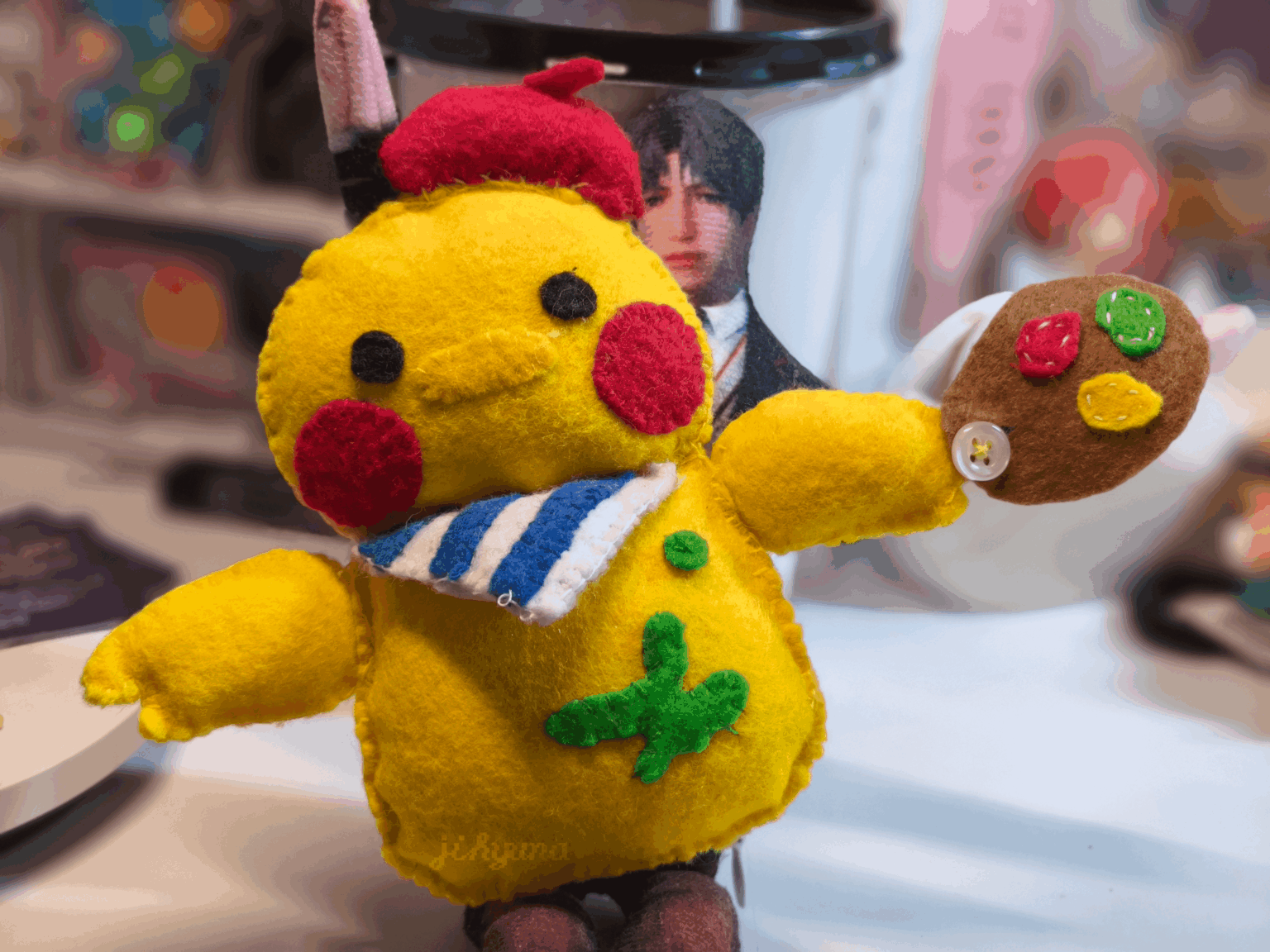 フェルトでアーティスティックなバーブのぬいぐるみを作りました！ 🎨