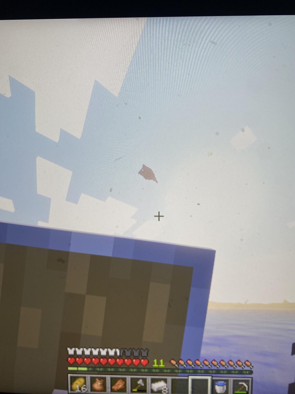 たった今、浮かんでいる難破船を見つけた