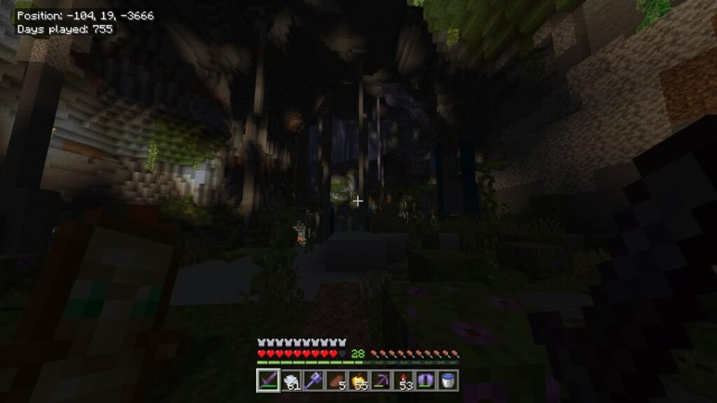 緑豊かな巨大な洞窟