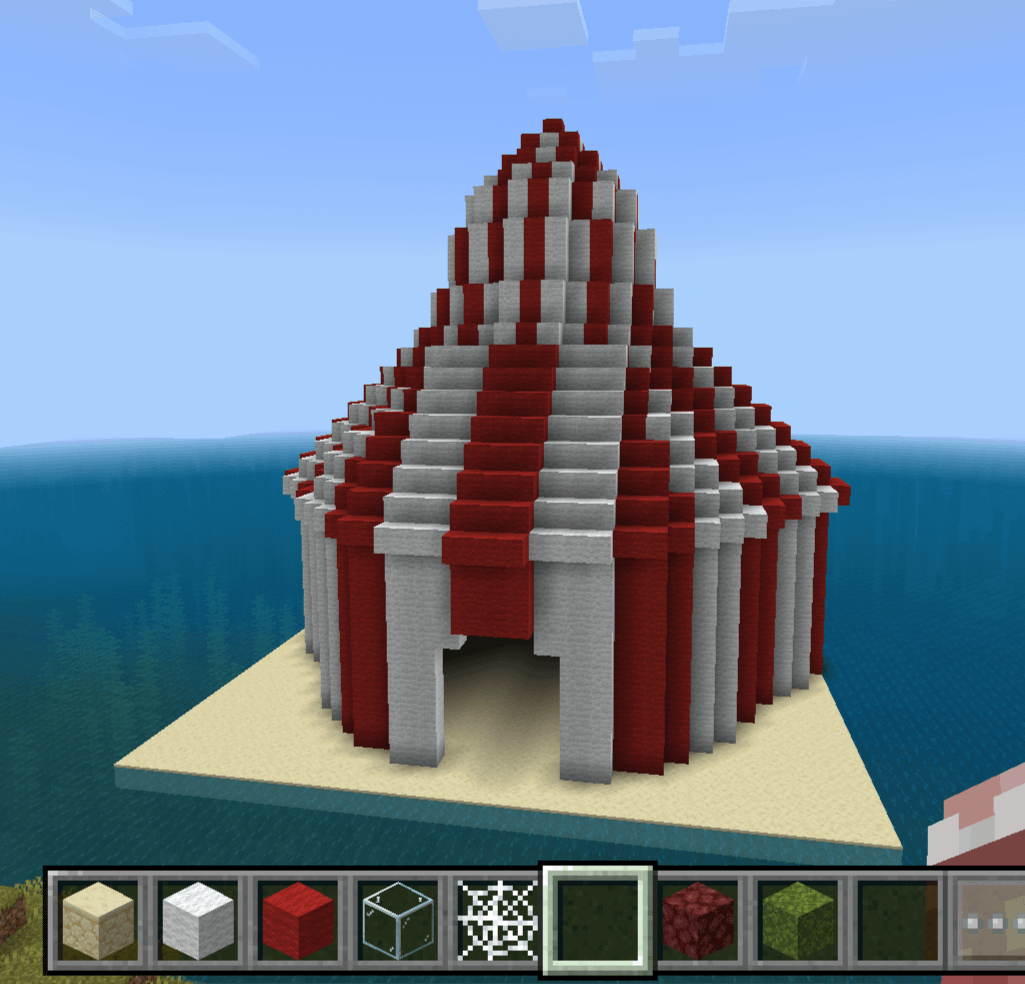 私は物を作るのがあまり得意ではありませんが、上手になれるように努力しています。ここはサーカスのテントです。