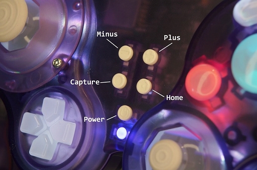 画像ギャラリー No.003のサムネイル画像 / ゲームキューブ風のサードパーティ製ゲームパッドがクラウドファンディング中。TMRジョイスティックなど最新機能を搭載し，発光設定も可能