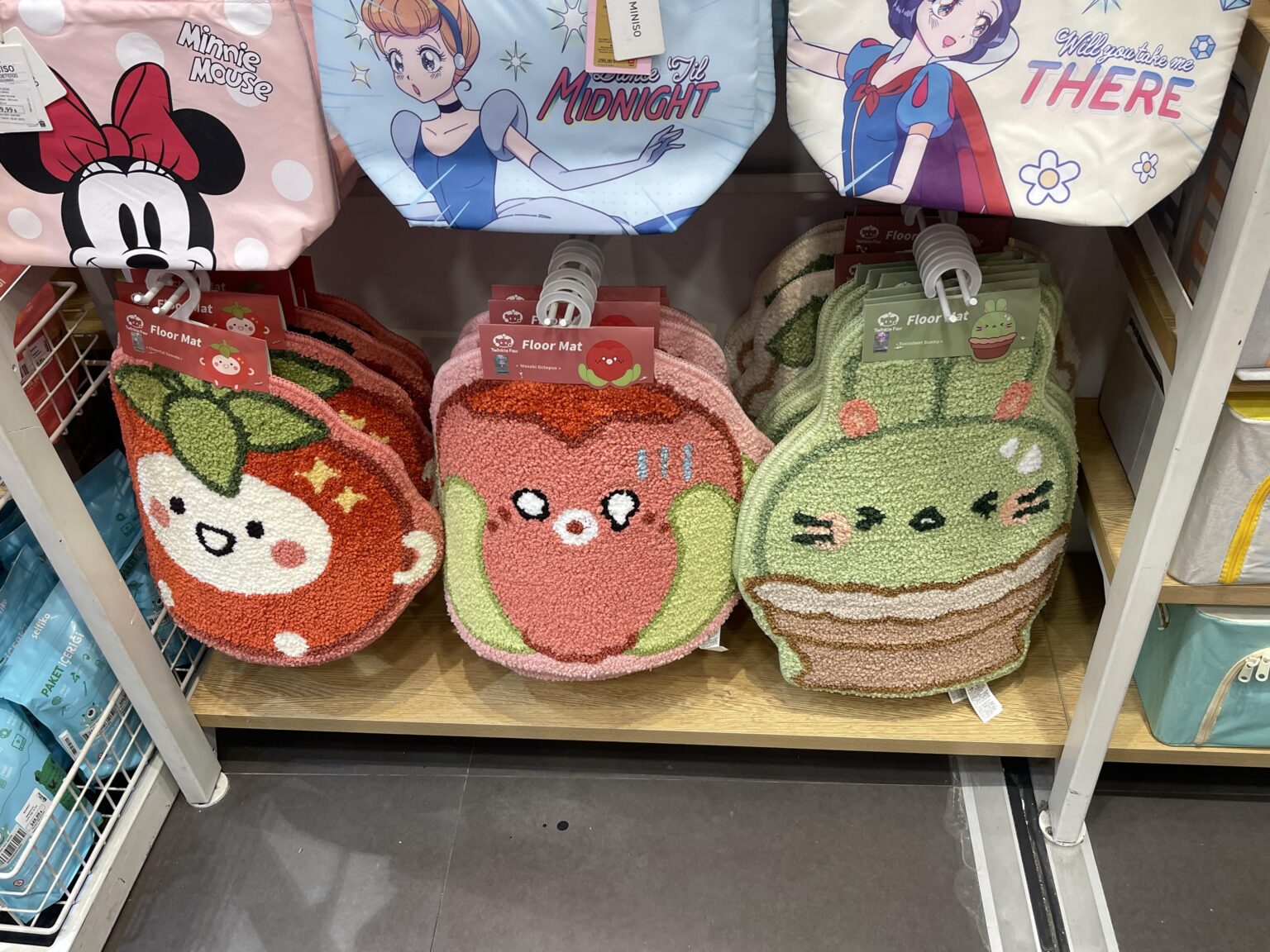 トルコでMiniso x LaDsのグッズを発見！
