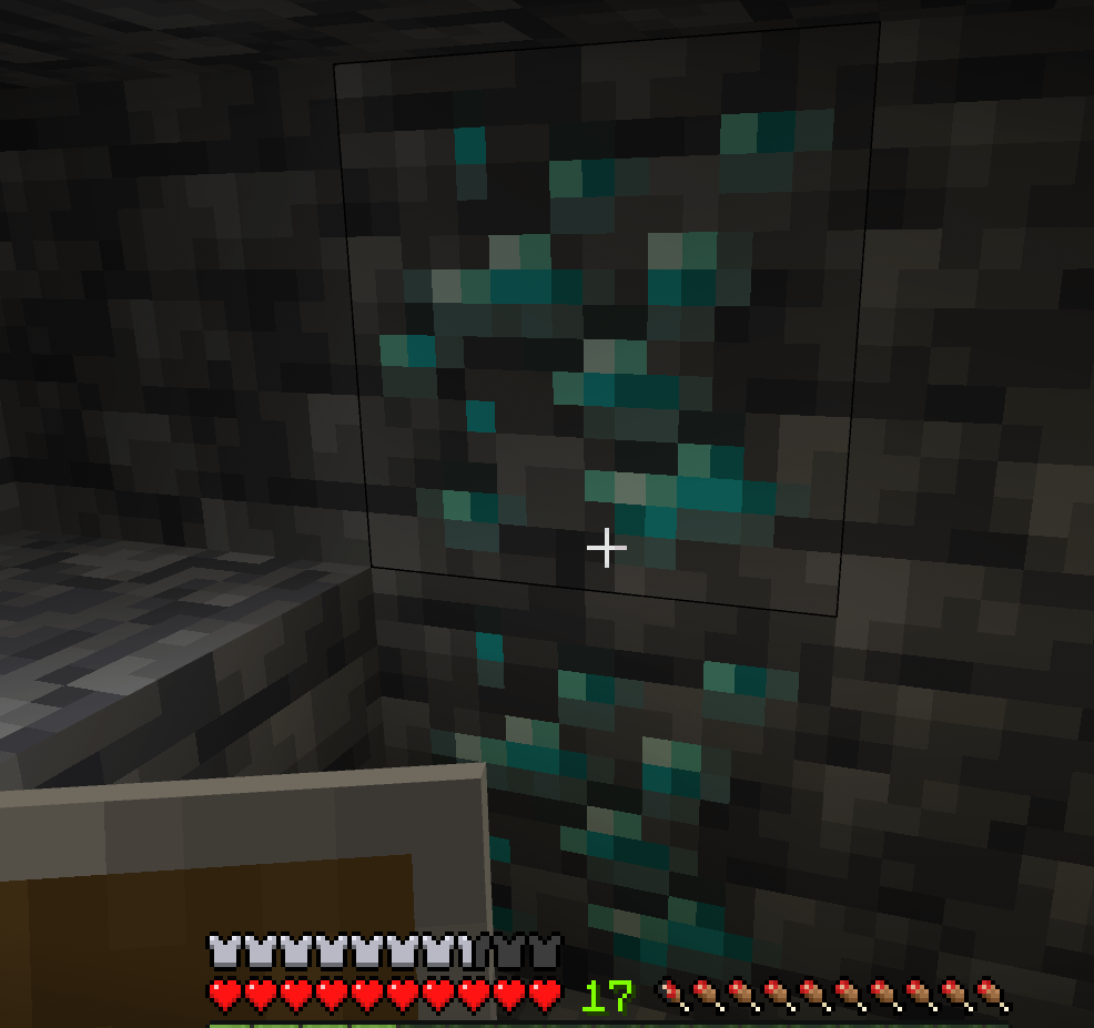 初めてダイヤモンドを見つけました！これらは鉄の鉱脈のすぐ後ろにありました