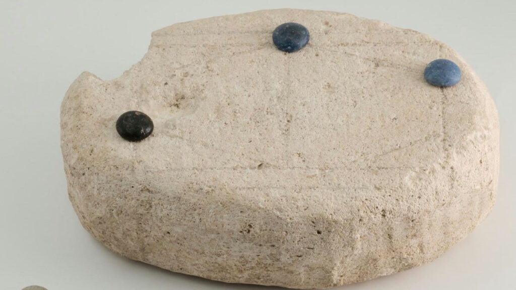 誰も遊び方を知らない「ローマ時代のボードゲーム」のルールをAIで推測することに成功 - GIGAZINE