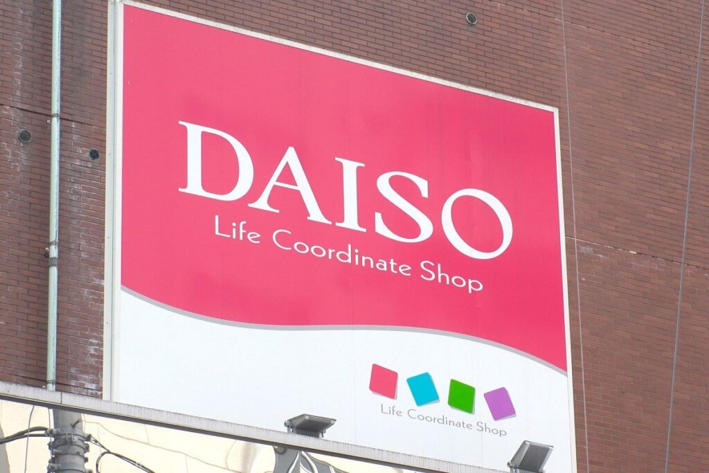 任天堂っぽい！？ダイソーの「ゲームハンドル型ボールペン」はゲーム好きにおすすめ！平成生まれにも | LIMO | くらしとお金の経済メディア