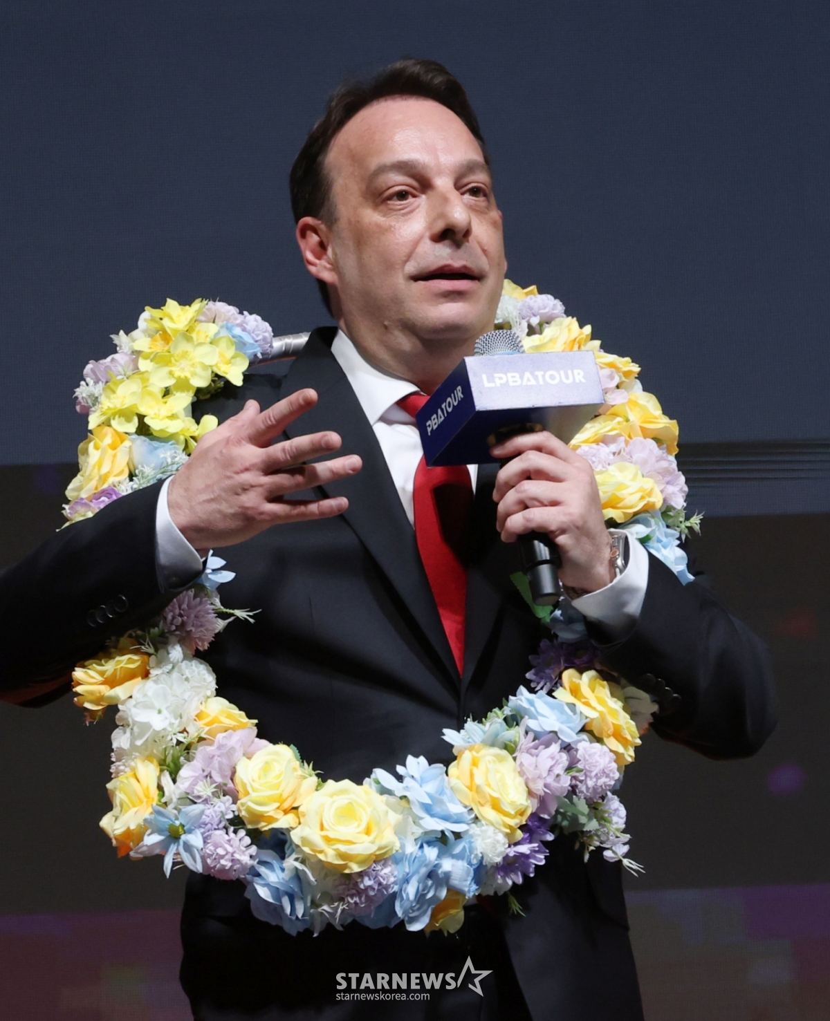 ダニエル·サンチェスが17日、ソウル市広津区グランドウォーカーヒルソウルビスタホールで開かれた「ハナカードPBAゴールデンキューアワード2026」で大賞受賞後の感想を明らかにしている。 /写真=キム·ジンギョン待機者