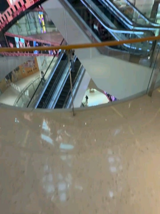 ケイレブをテーマにしたエスカレーターが広州で発見された