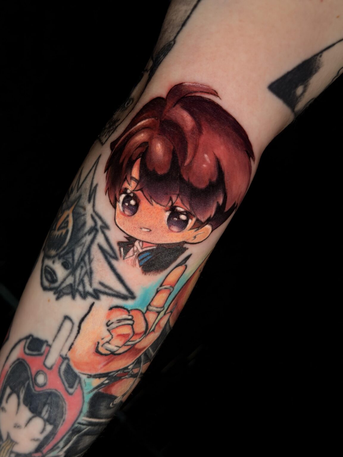 ケイレブのタトゥーを入れたんですが、夢中なんです！