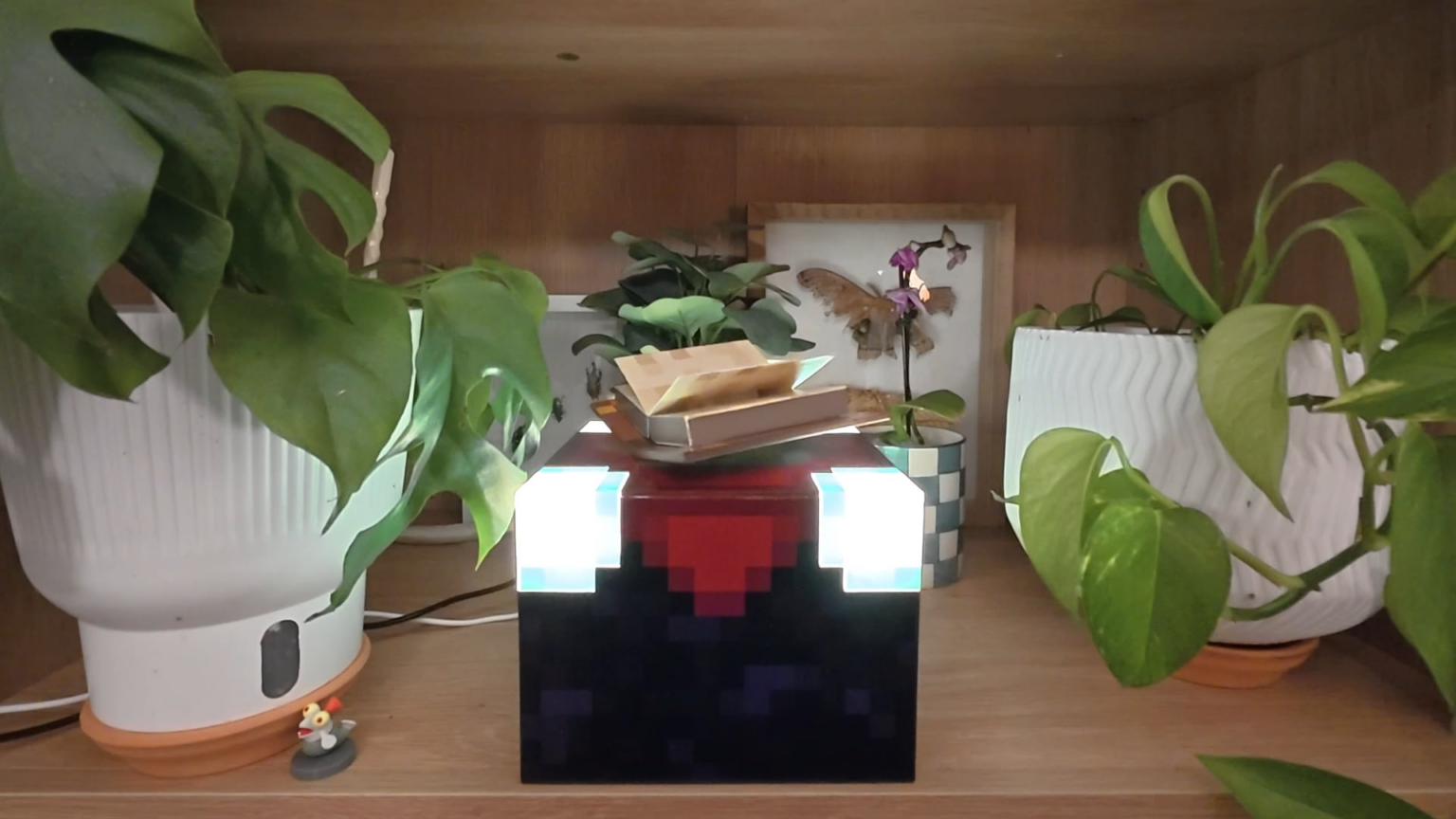本棚用に本物の魅惑的なテーブルを作ったら、本が実際に浮かびました！